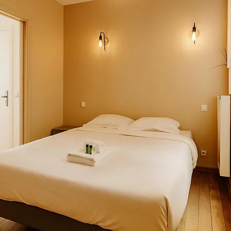 Practical Flat, X * Paryż